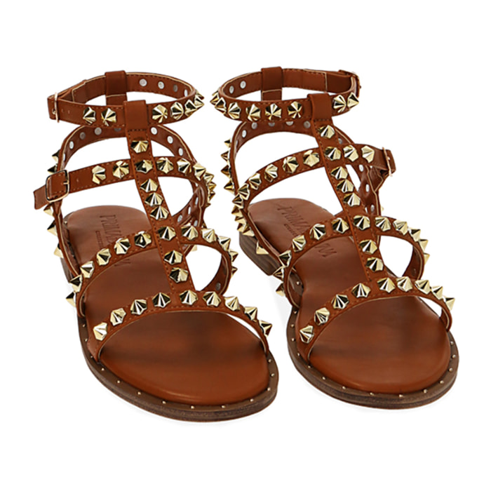 Sandalias color coñac con tachuelas