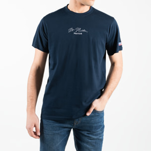 T-shirt con con ricamo centrale e dettaglio della bandiera americana intarsiata sulla manica sinistra