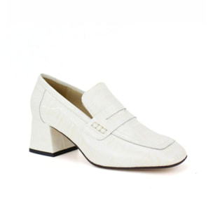 Salón blanco. Tacón 5 cm.