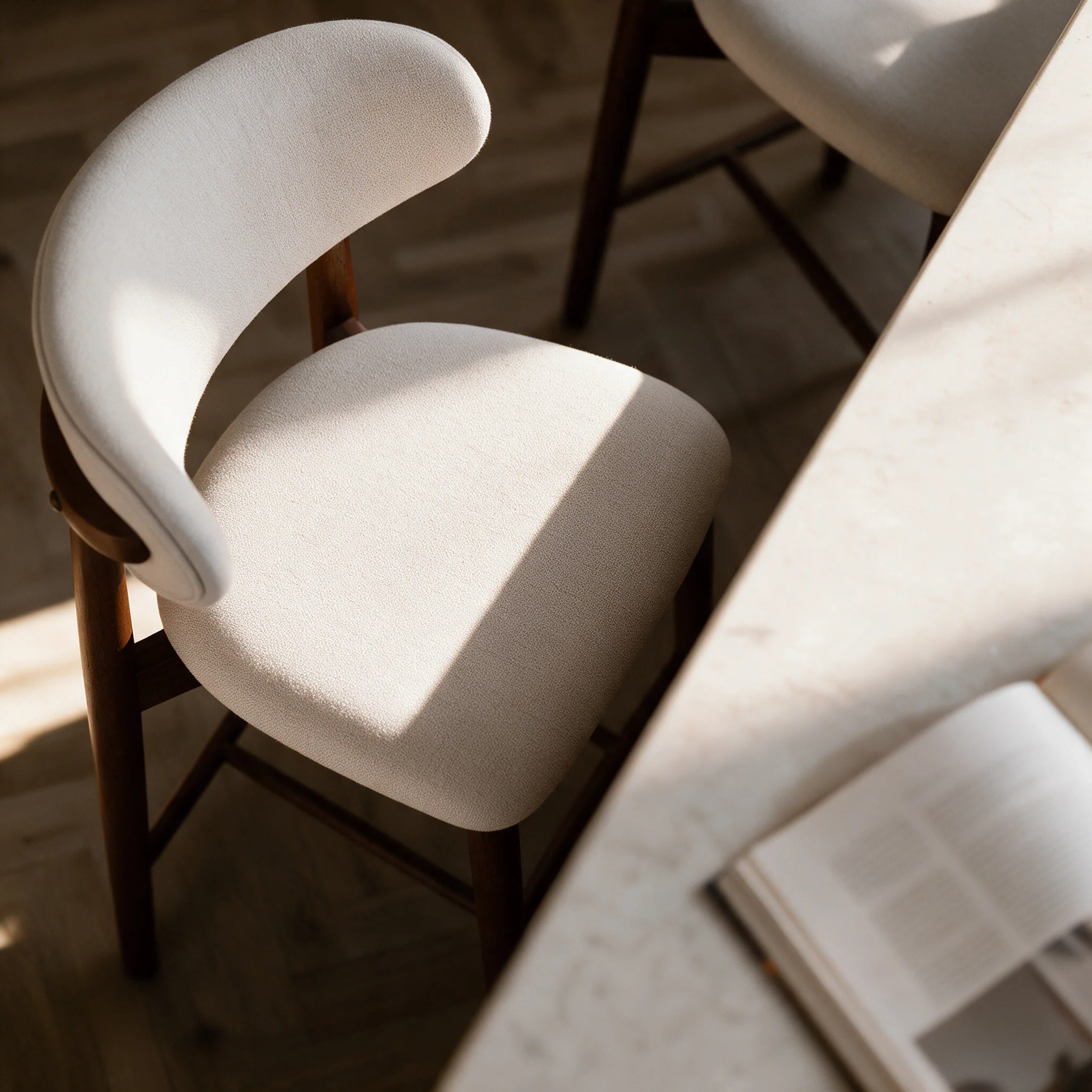 Lot de 2 chaises pour ilot central 64,5 cm en tissu beige - Yuna