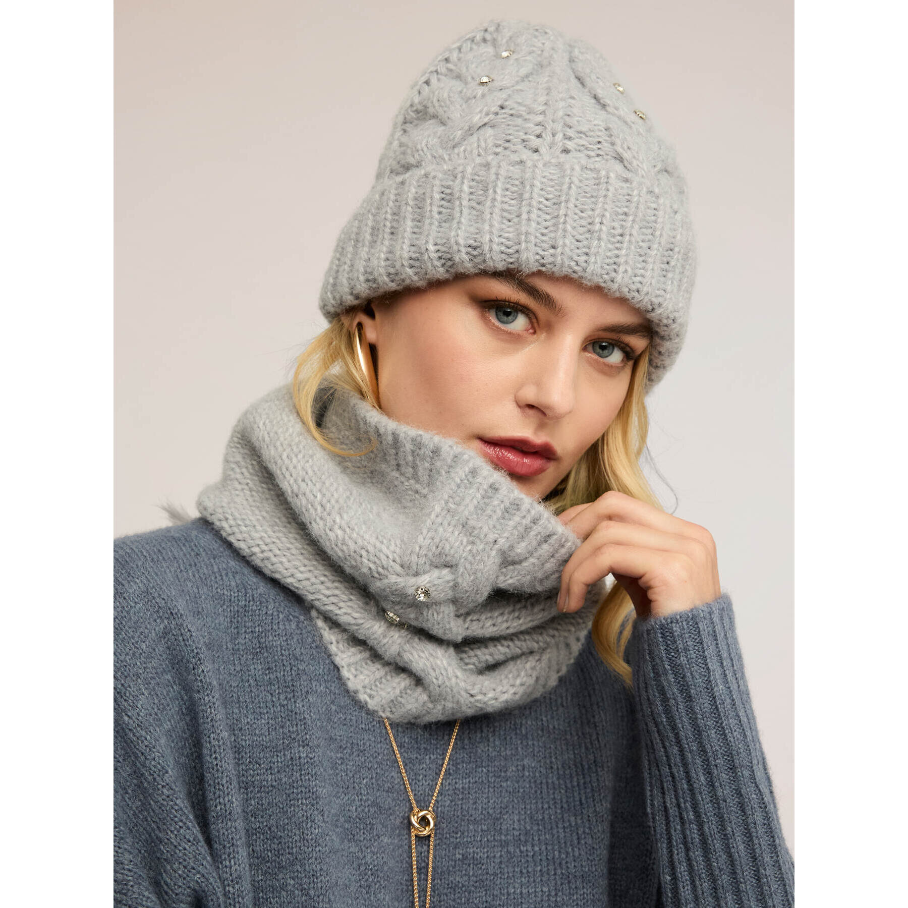 Motivi - Set sciarpa e berretto con pietre crystal - Grigio