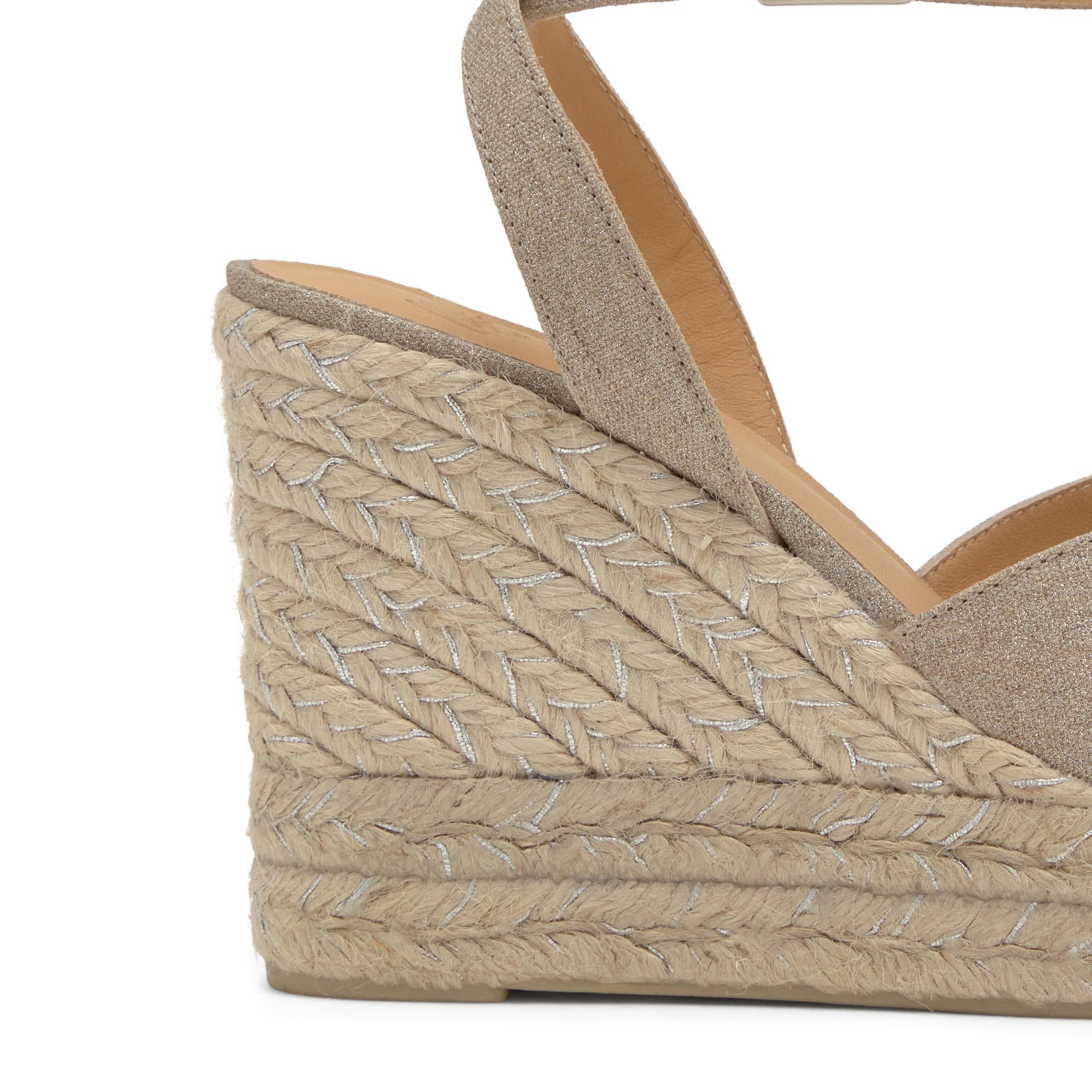 Sandalias de cuña de mujer Blossom en lino metalizado con cierre de pulsera