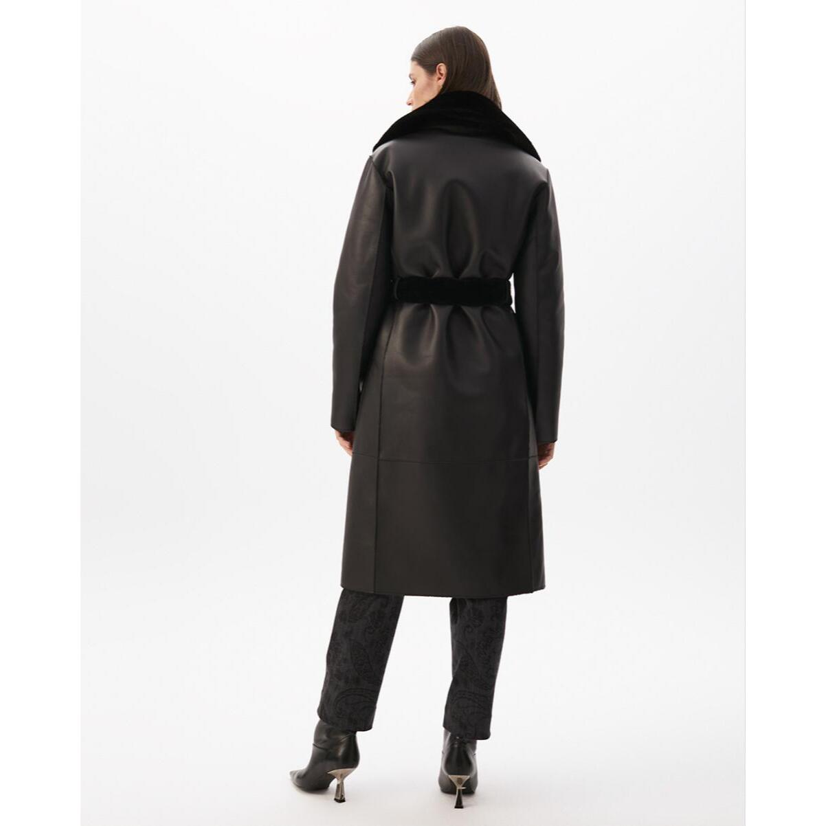 Cappotto lungo in piume nero