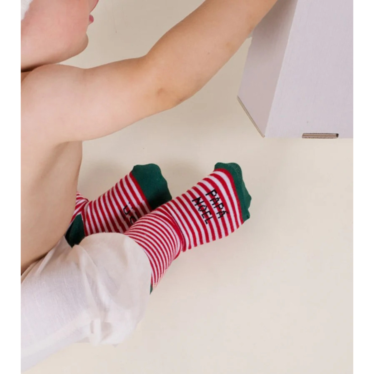 Mini Calcetines "Ayudante de Papá Noel" Guirnalda