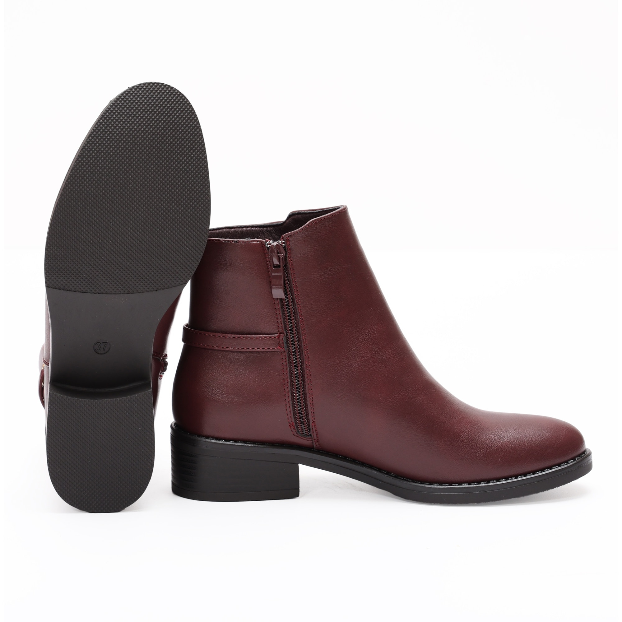 Stivaletti in simil pelle con fibbia dorata