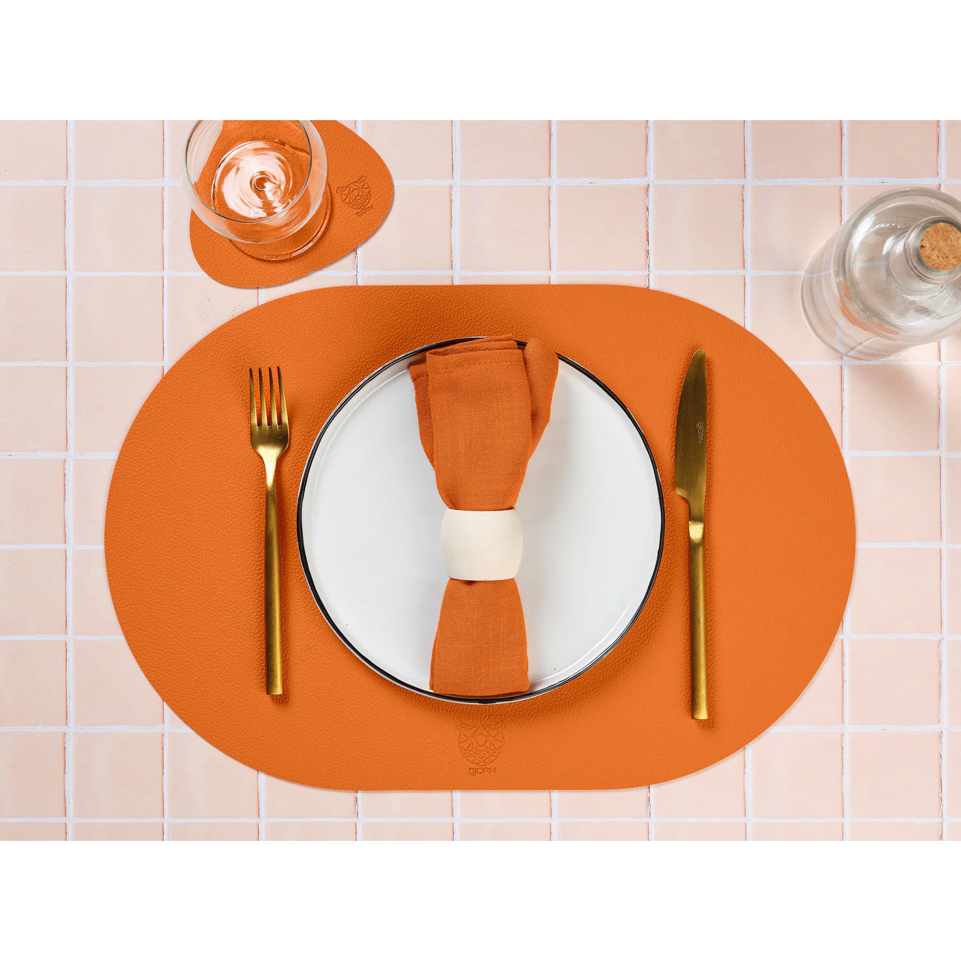 Set de table ovale réversible - 6 pièces - Cuir recyclé orange et chocolat