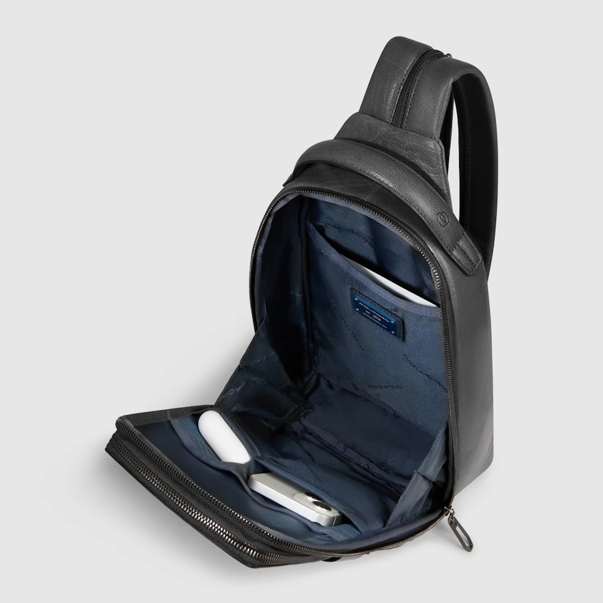 Piquadro Zaino monospalla personalizzabile in pelle porta iPad®mini con protezione RFID