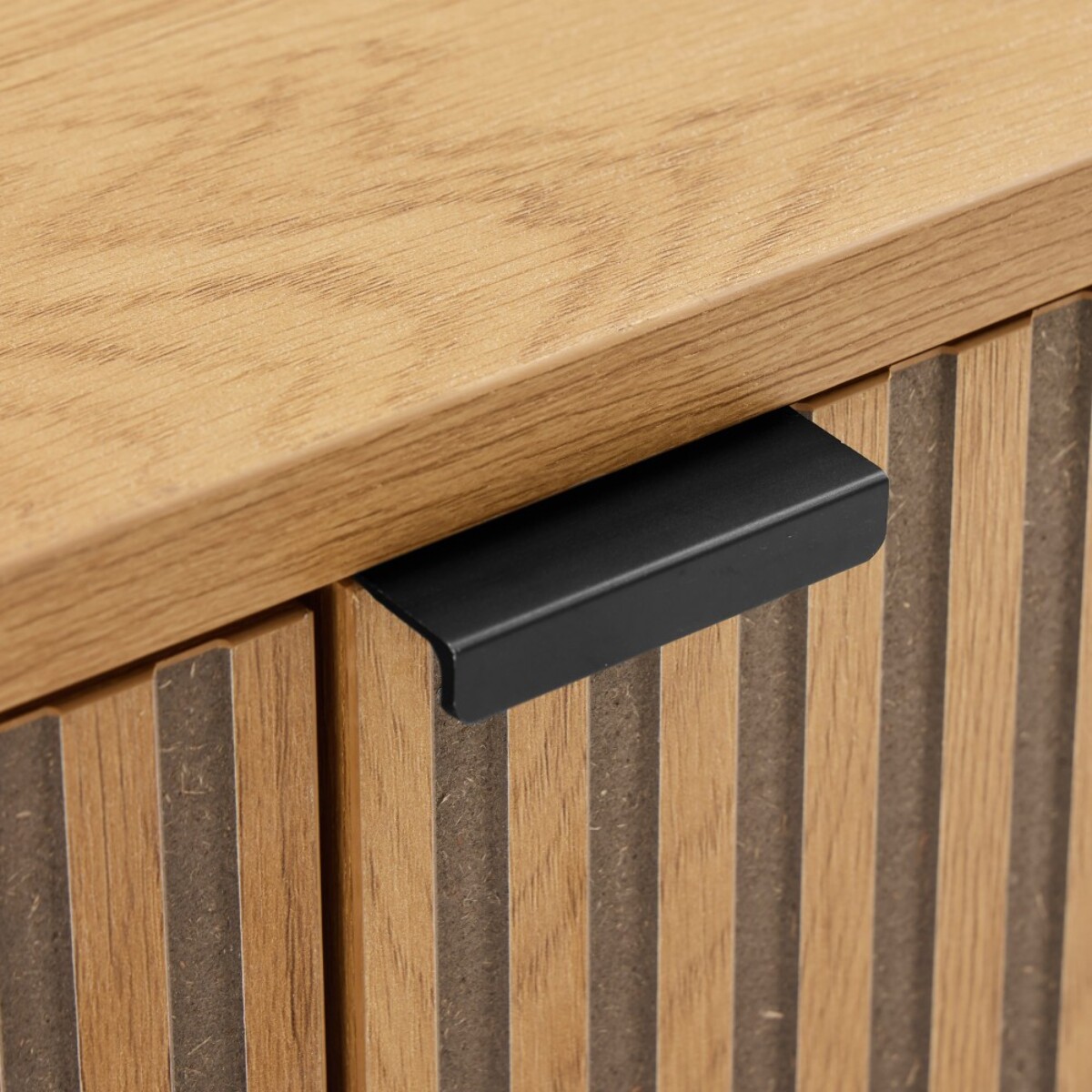 SCOTT - Buffet 4 portes décor effet bois rainuré noir et naturel