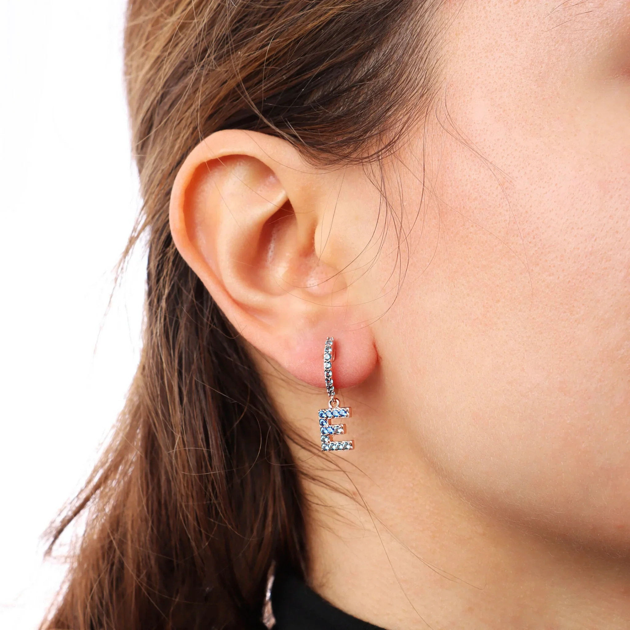 Orecchino Pendente con Lettera E in Pavé di Cubic Zirconia Rosa