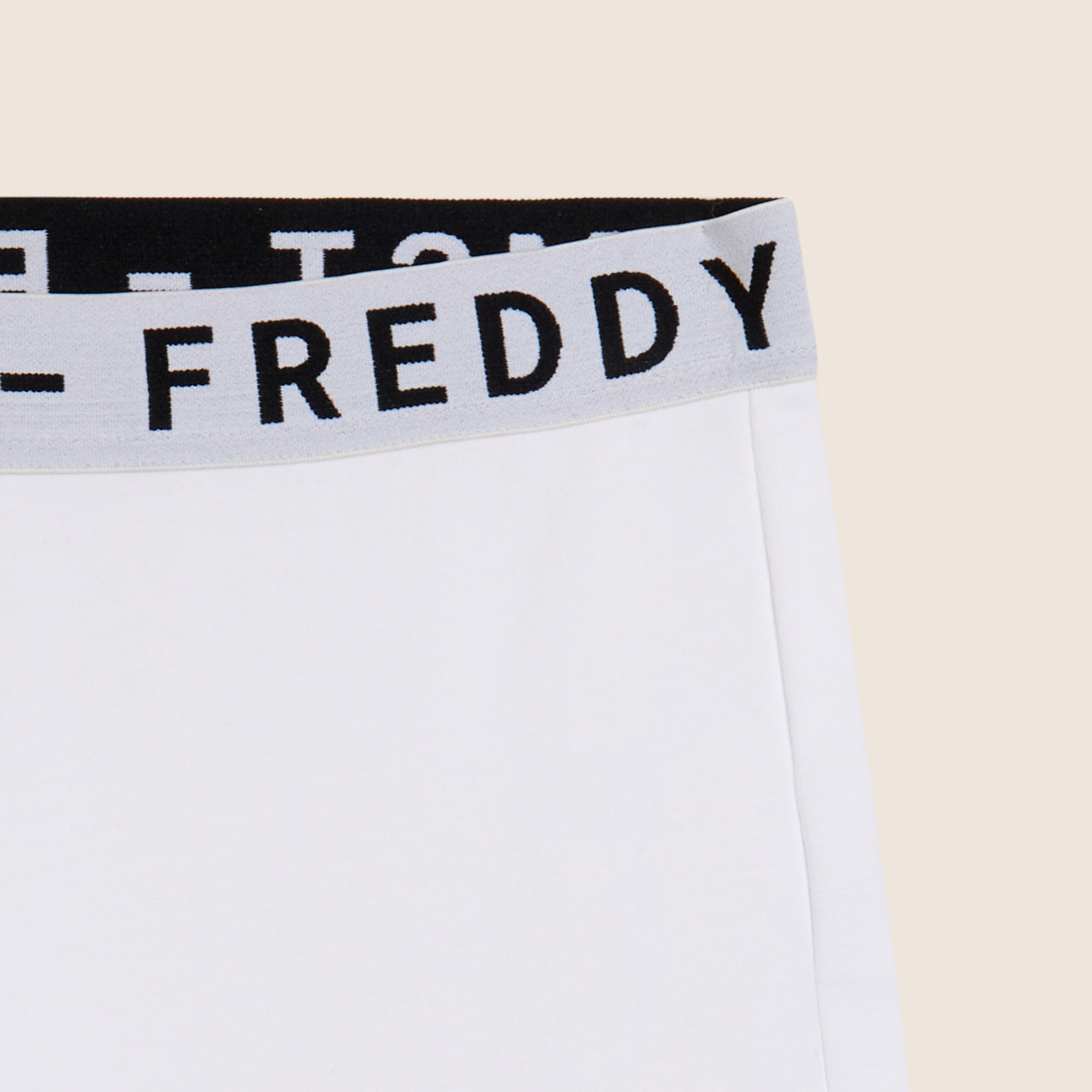 Pantaloni sportivi aderenti con fondo super flare