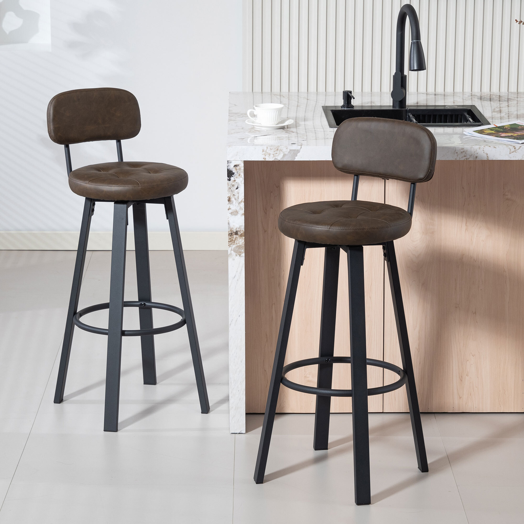 Juego de 2 Taburetes de Bar, Taburetes Altos de Cocina Giratorios, Tapizados de PU, con Respaldo, Marco de Metal, Reposapiés, Asiento de 76,5 cm de Altura, Marrón Oscuro