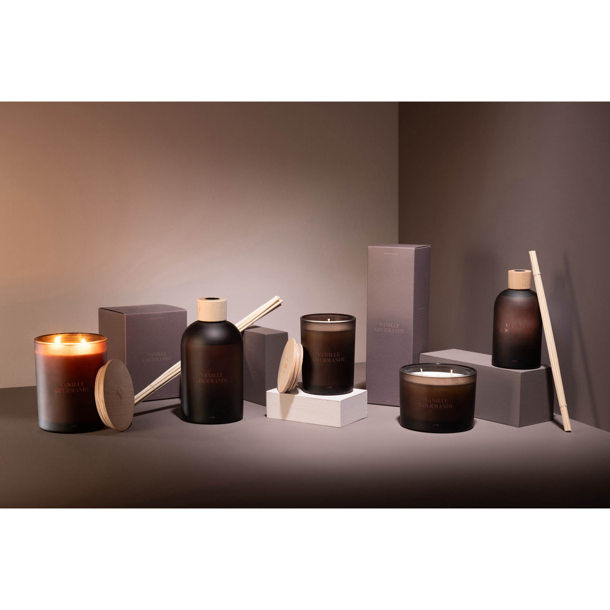 J-Line bougie parfumée Accords Essentiels - Vanille Gourmande - brun - 38H