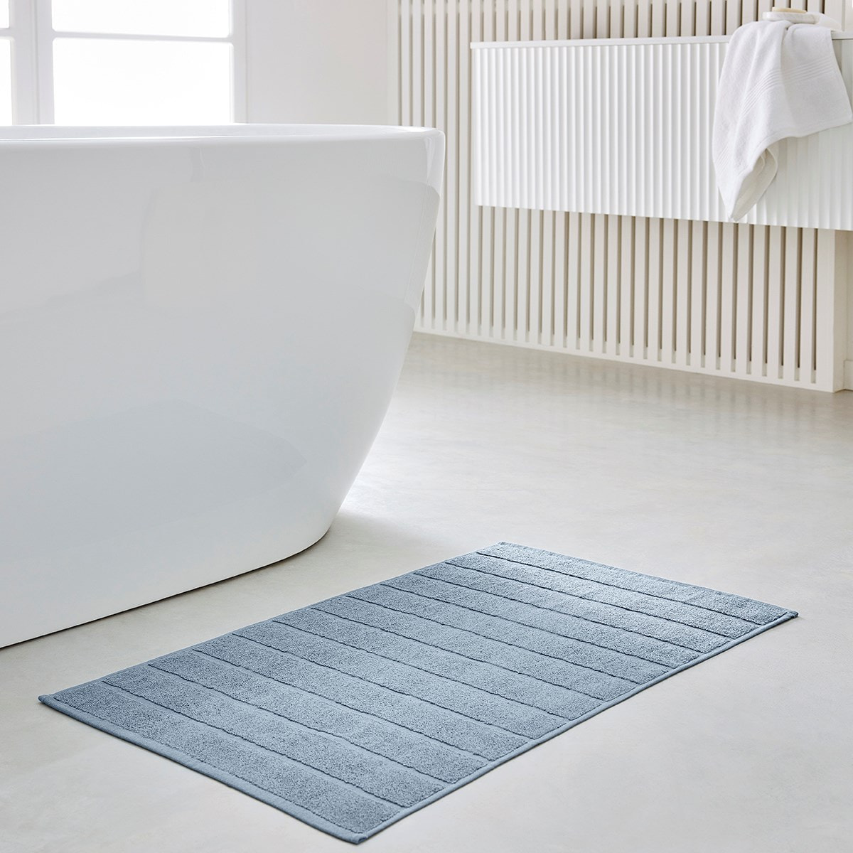 Tapis de bain uni ESSENTIAL bleu ardoise