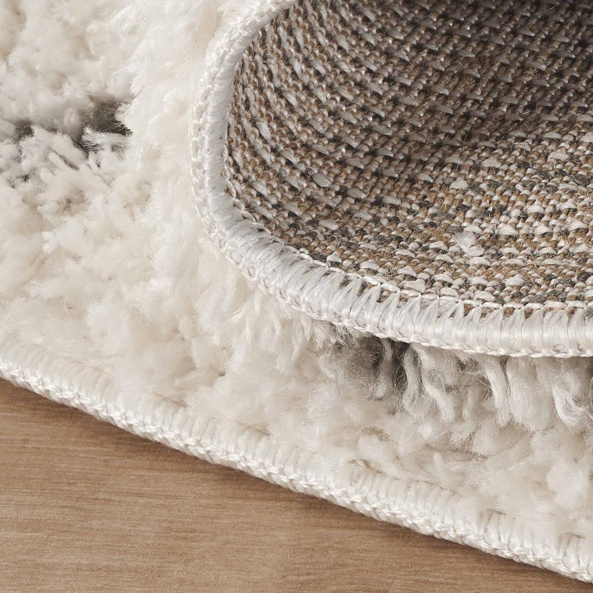 Tapis Shaggy longues mêches et aux motifs traditionnels Berbères