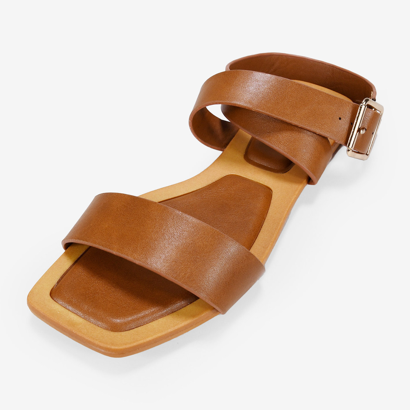 Sandalias planas marrones con hebilla