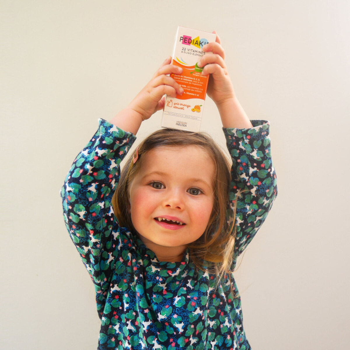 PEDIAKID - Sirop 22 Vitamines et Oligo-Éléments - Complément Alimentaire Naturel - Formule Exclusive au Sirop d'Agave - Optimise les Apports en Vitamines et Minéraux - Goût Orange Abricot