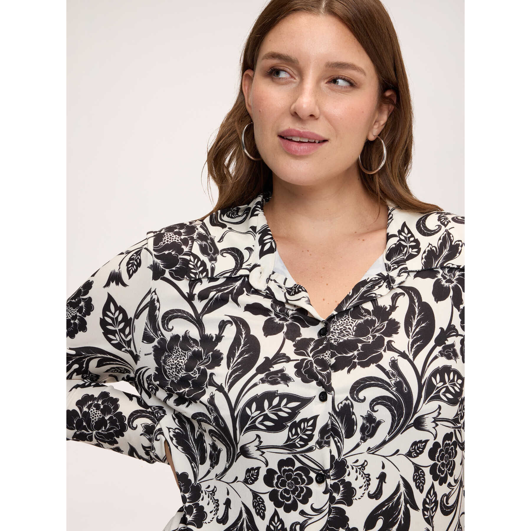 Fiorella Rubino - Blusa con stampa floreale e colletto - Nero
