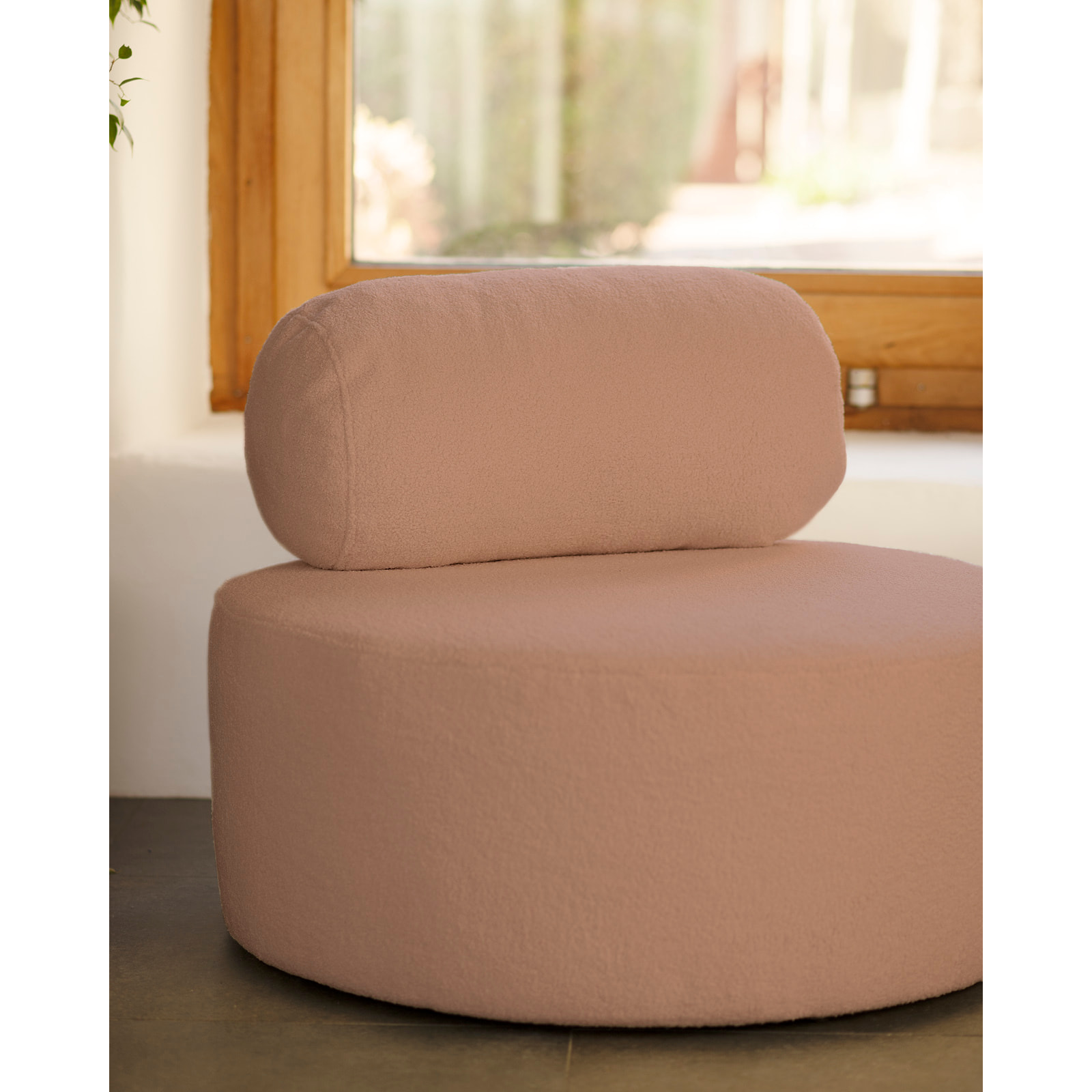 Fauteuil en bouclé rond couleur rose de 91x71cm Hauteur: 71 Longueur: 91 Largeur: 91