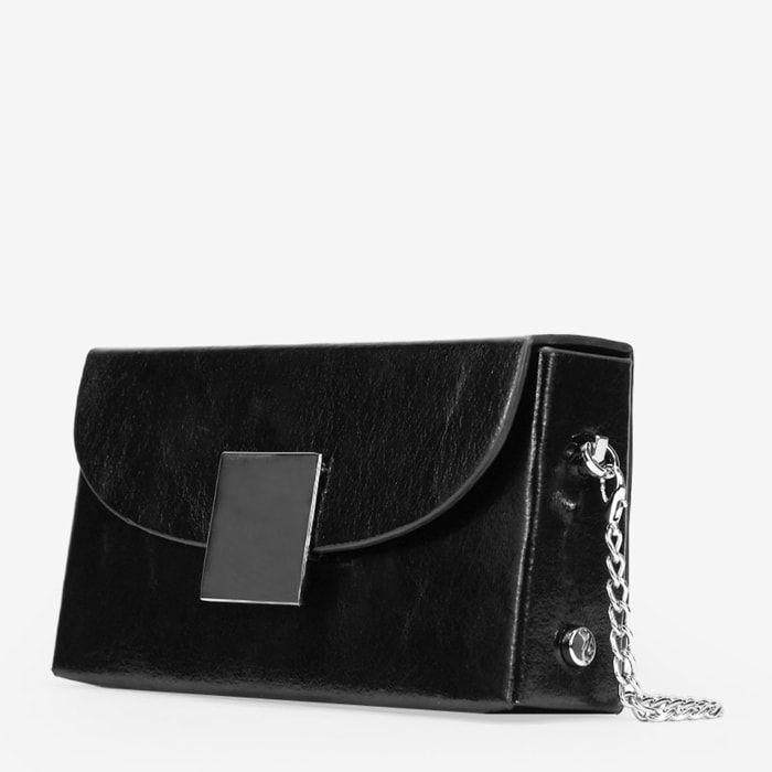 Bolso de fiesta negro con solapa y metal