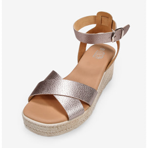 Sandalias de piel metalizadas con cuña de esparto