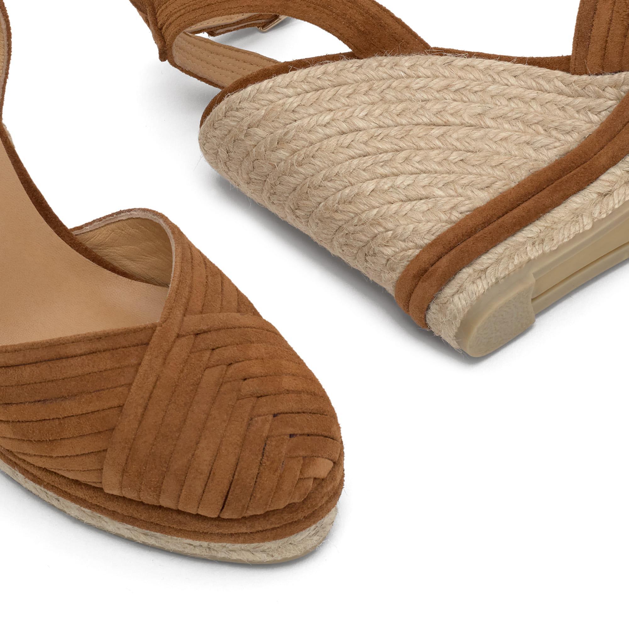 Alpargata de cuña Colina en serraje con cierre pulsera y doble plataforma