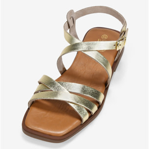 Sandalias planas doradas en piel con hebilla