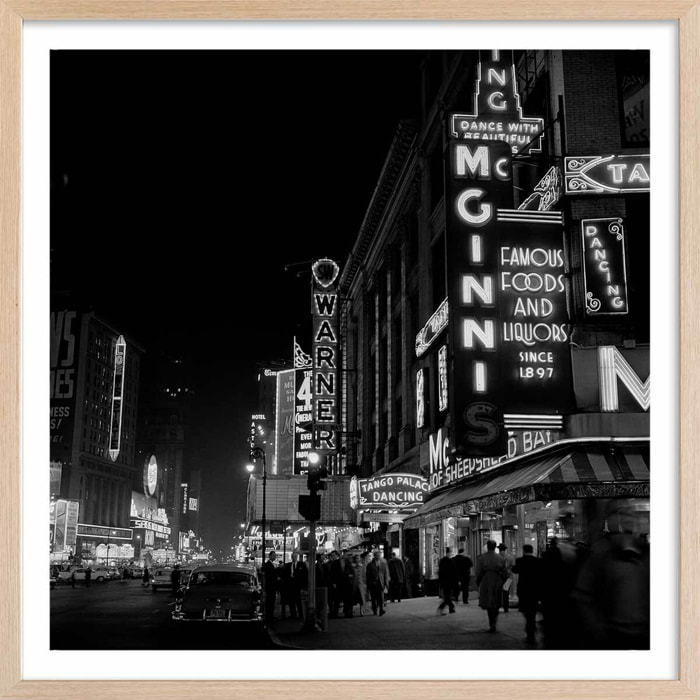 Affiche New York - Broadway, Photo de 1960 par Paul Amasy Affiche sous cadre bois