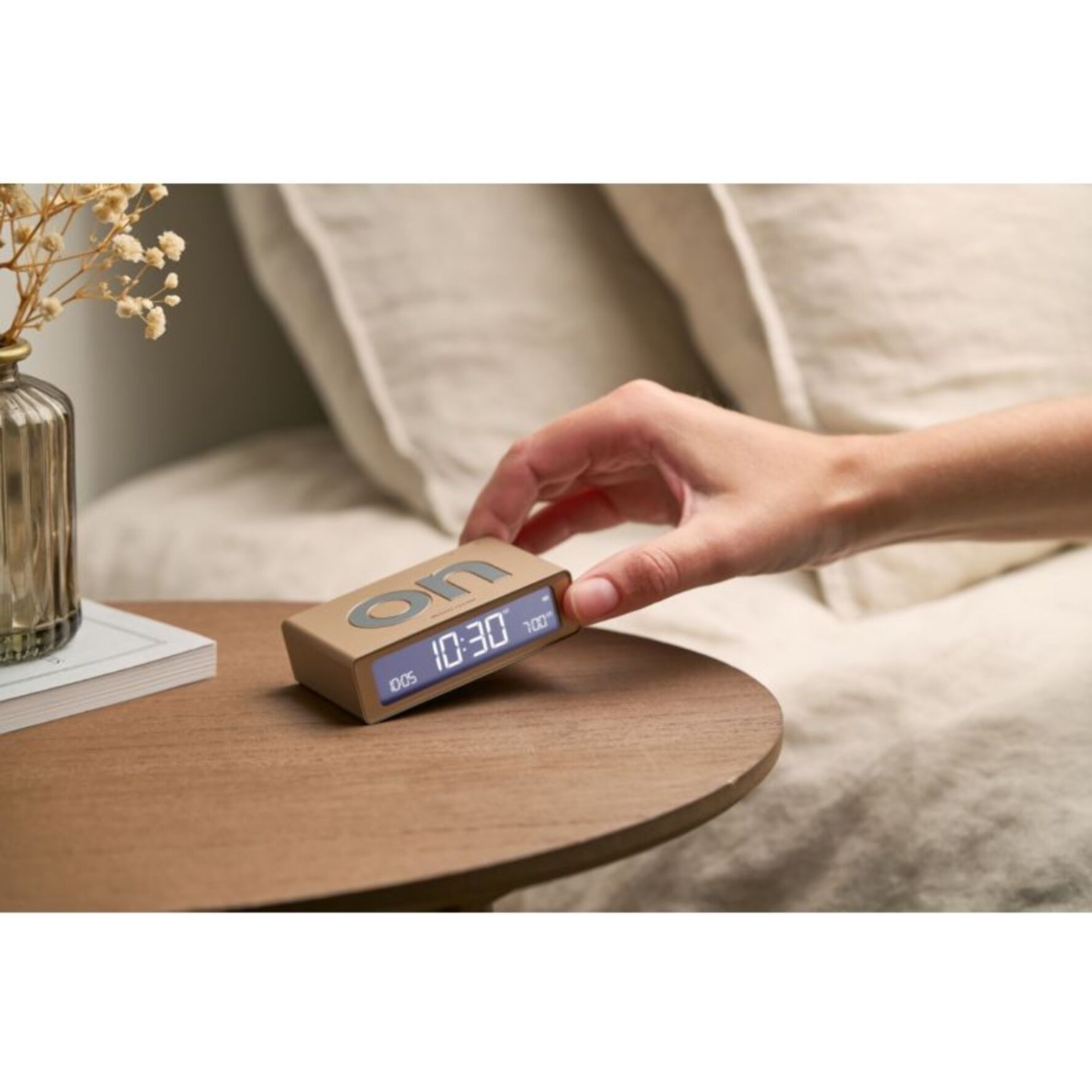 Réveil LEXON Flip Mini de Voyage Rechargeable Or