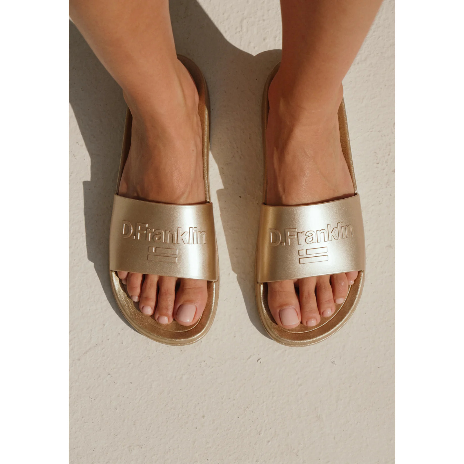 Chanclas de Mujer Estilo Pala Marea en Dorado