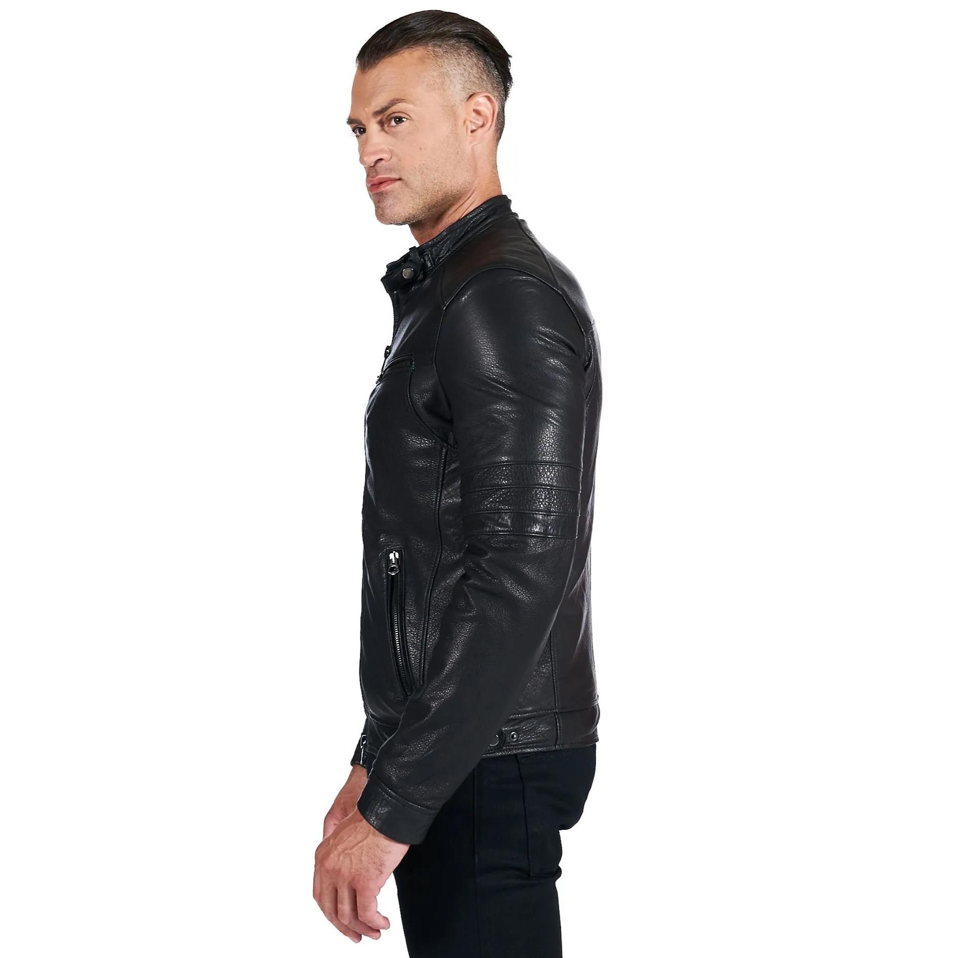 Giacca in pelle raggrinzita nera biker trapuntato sulle spalle