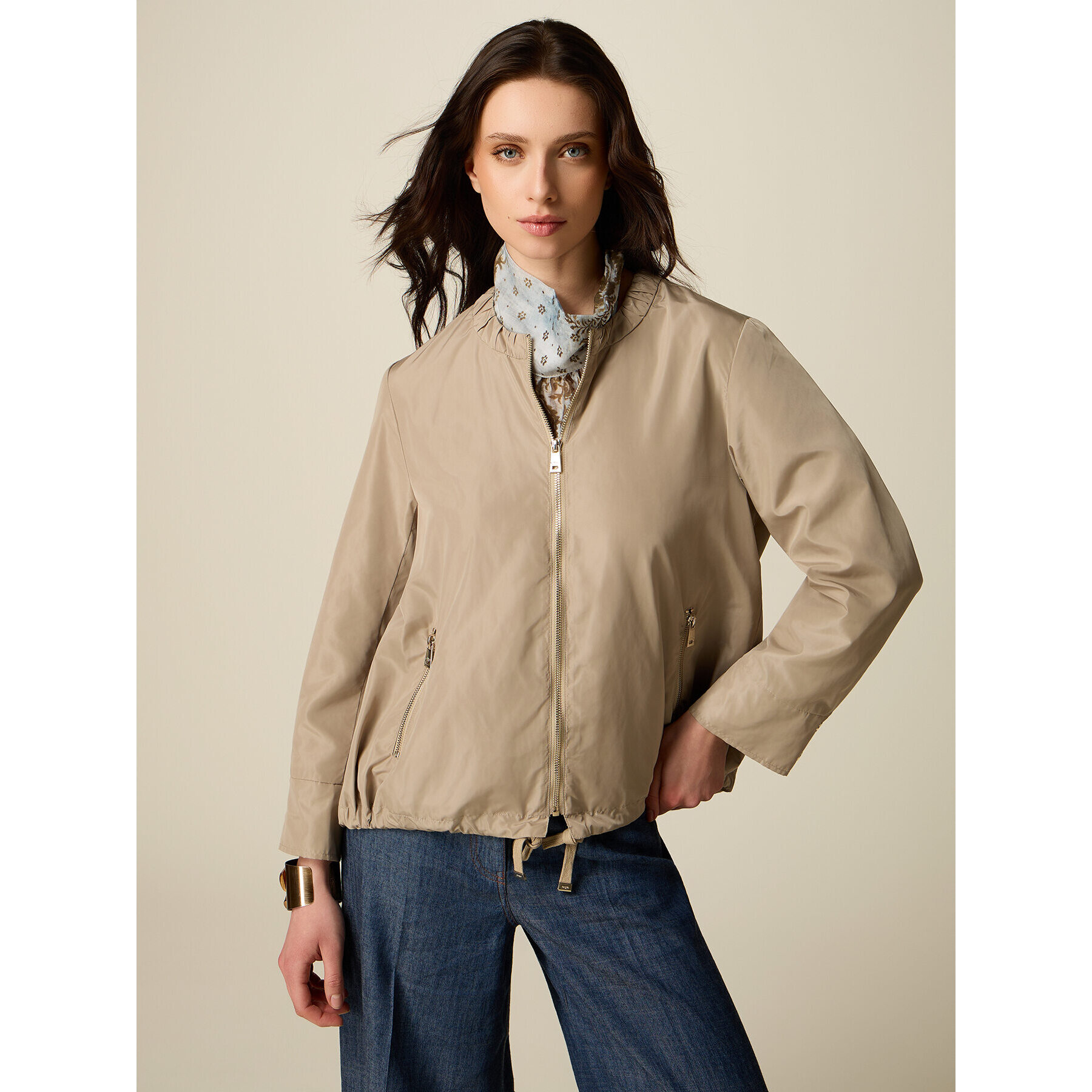 Oltre - Chaqueta de nylon con cuello fruncido - Beige