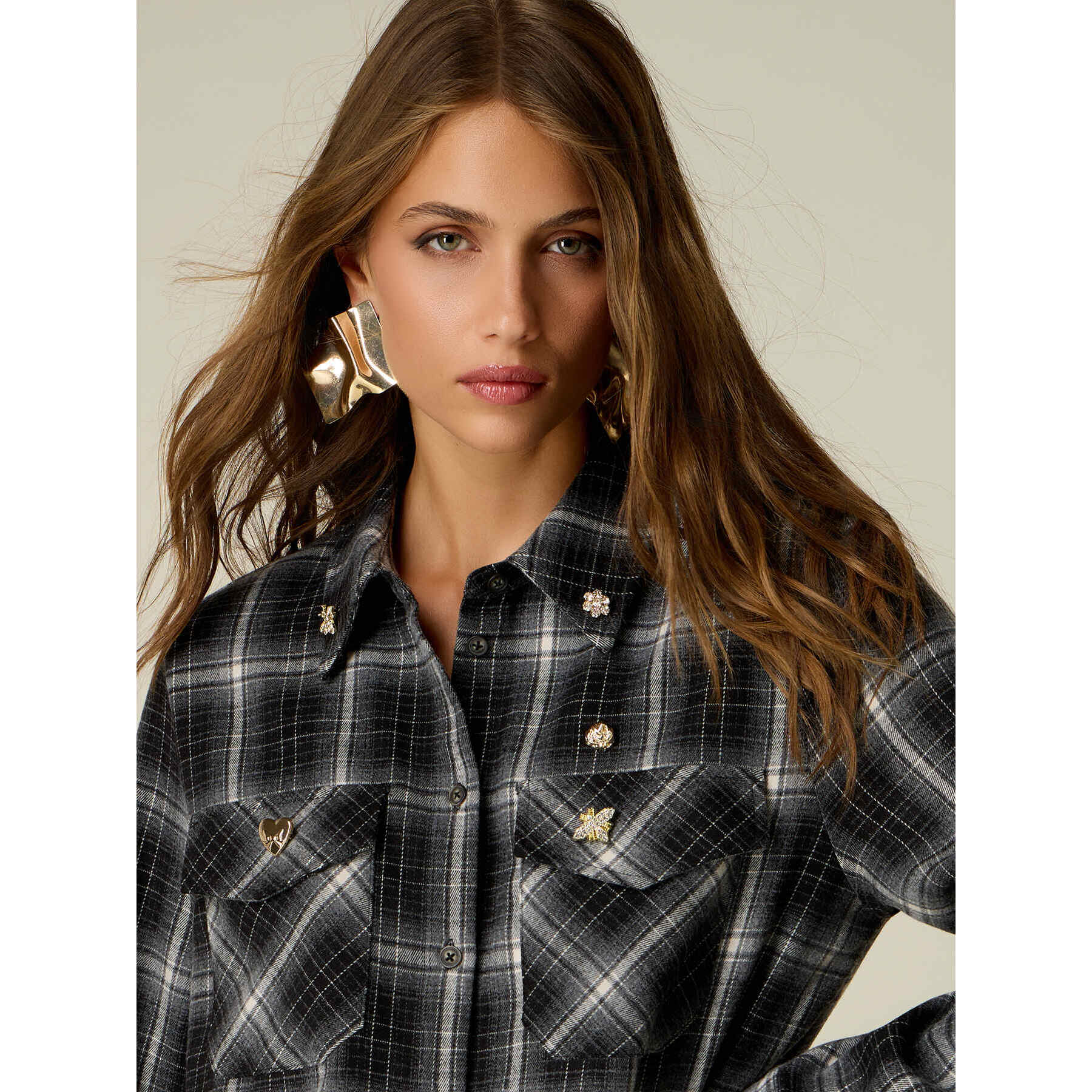 Oltre - Camicia in flanella con pins gioiello - Nero