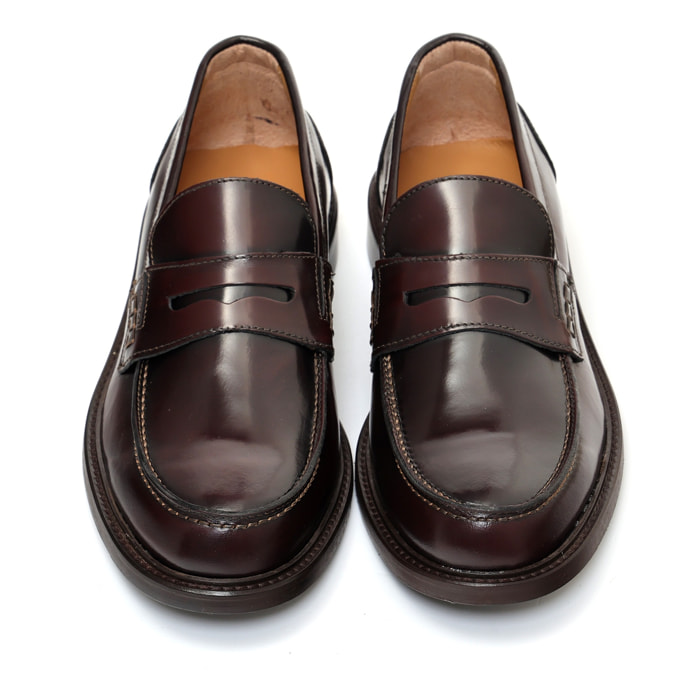 Mocassino con benda in pelle abrasivato con fondo cuoio antiscivolo