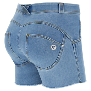 Shorts push up WR.UP® sfrangiati vita regular in denim navetta ecologico