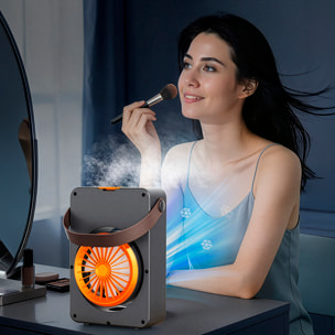 Ventilatore da tavolo F15. Con 5 livelli di velocità, funzione nebulizzatore con 3 uscite e serbatoio dell'acqua da 160 ml. Con maniglia per appendere.