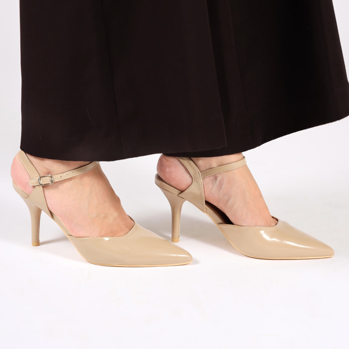 Sandali in simil pelle verniciata con tacco