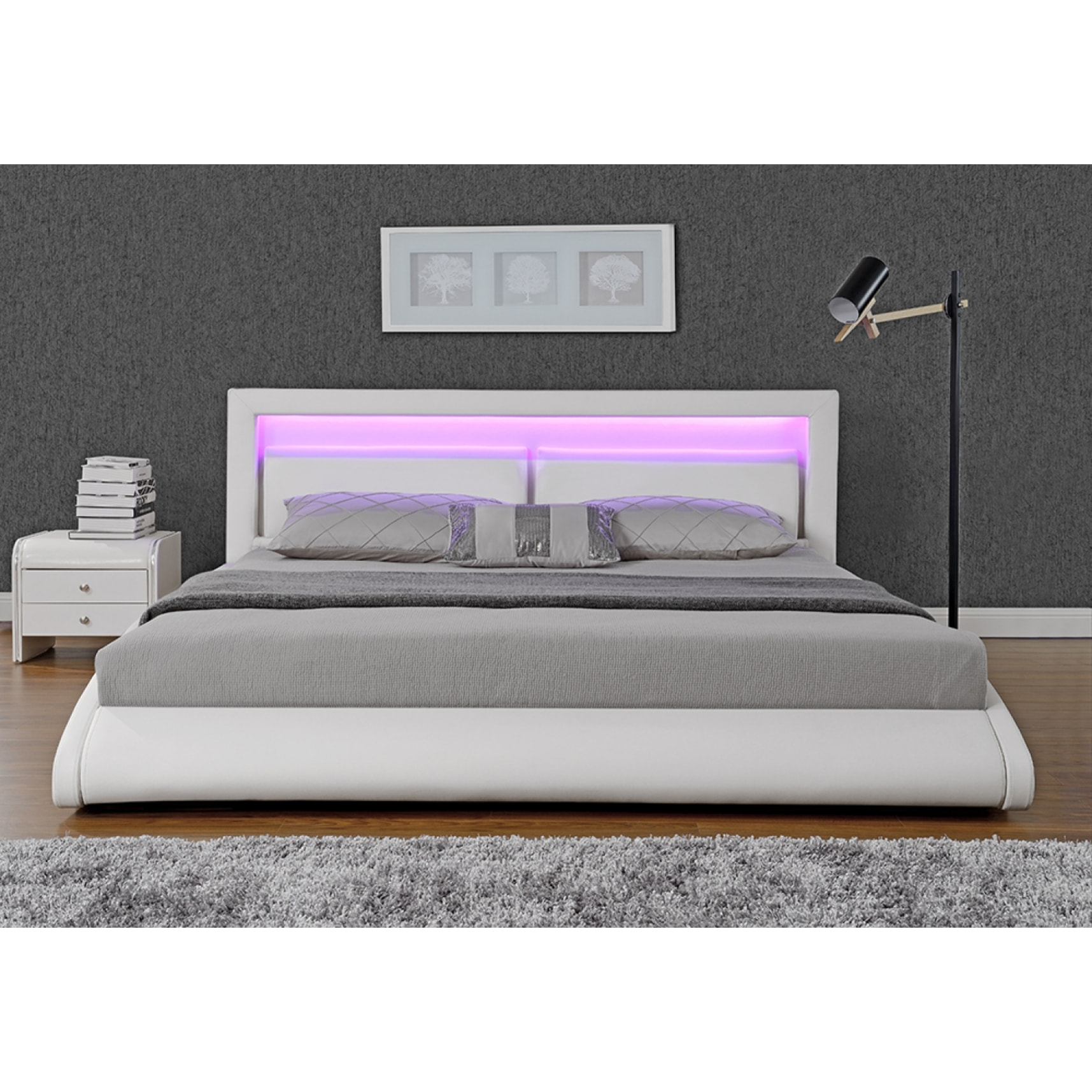 Cadre de lit avec LED 140 x 190 cm en PU blanc TITA