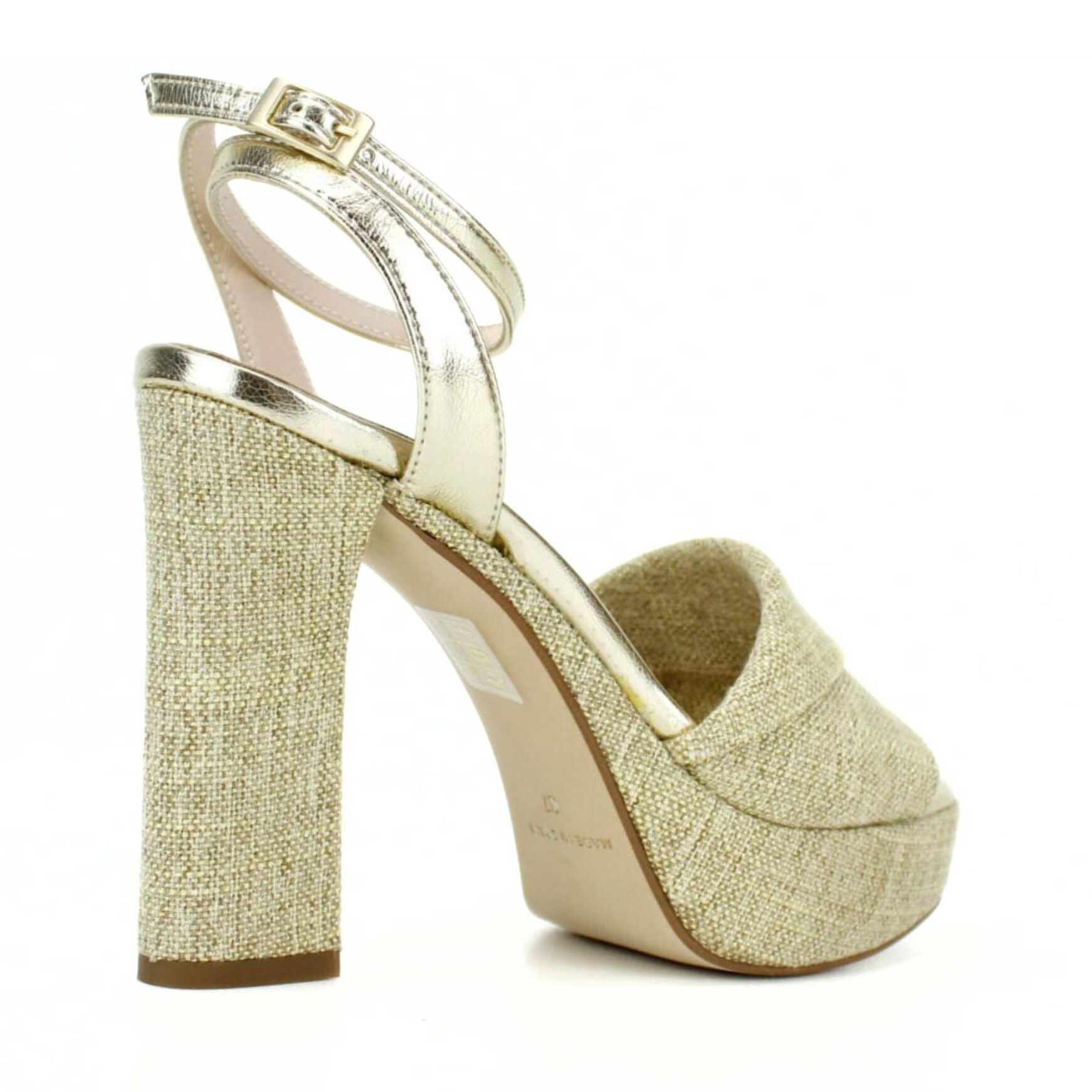 Sandalia plataforma en lino beige. Tacón 9 cm