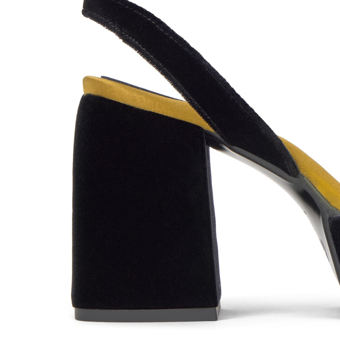 Zapato de tacón Verona en terciopelo con cierre de hebilla