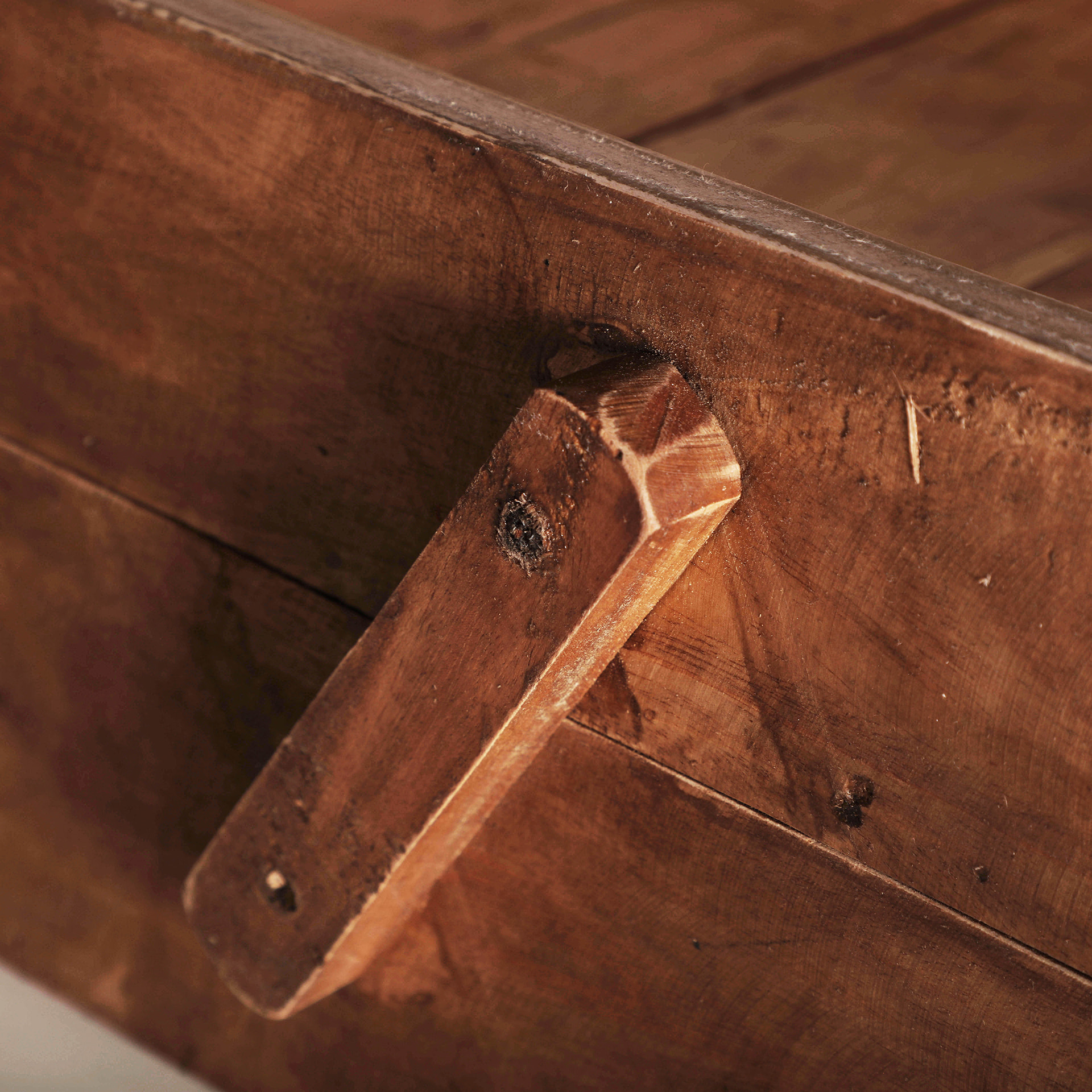 Caja de madera de mahogany en color marrón de 29x47x16cm