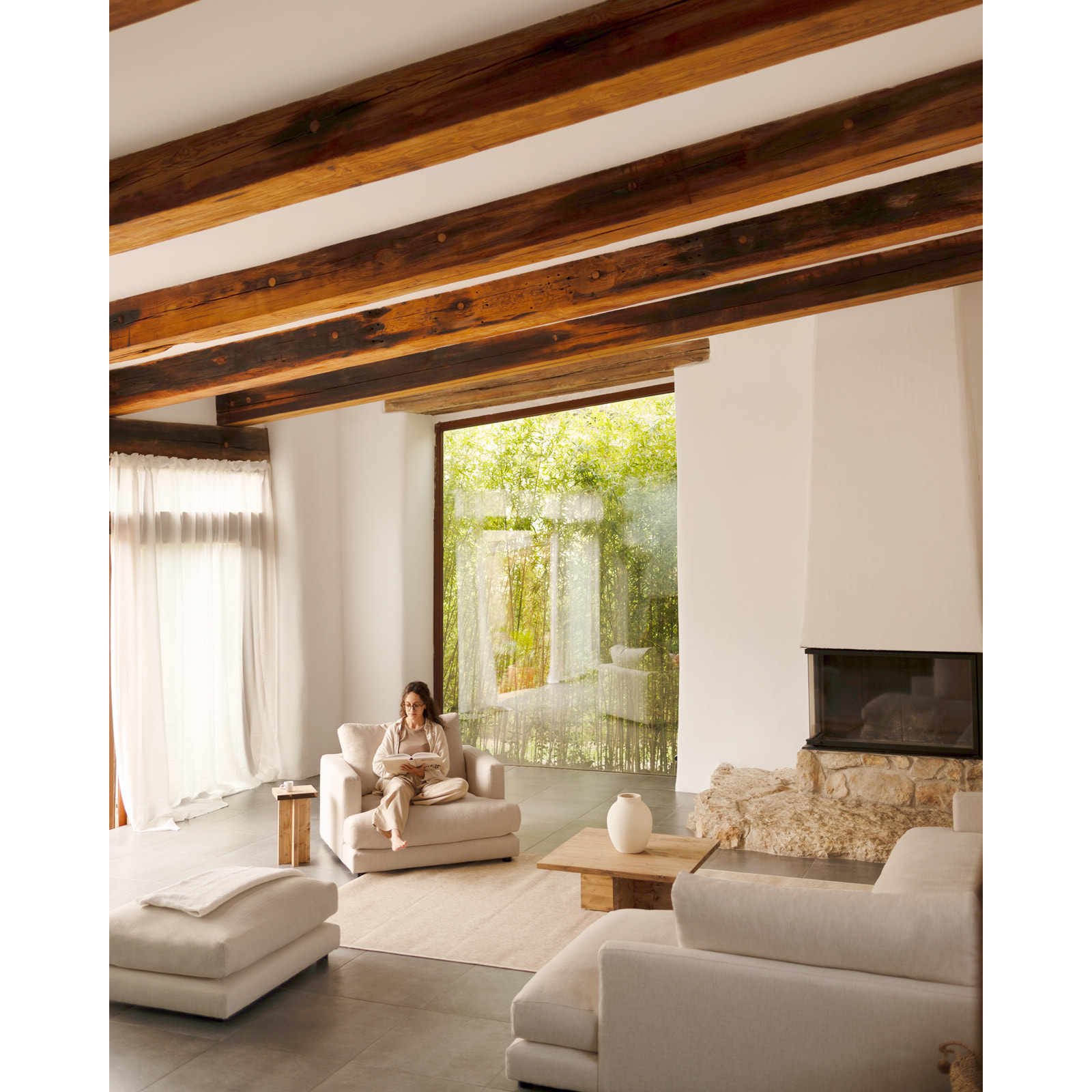 Puf blanco roto de 97x78cm Alto: 36 Largo: 97 Ancho: 78