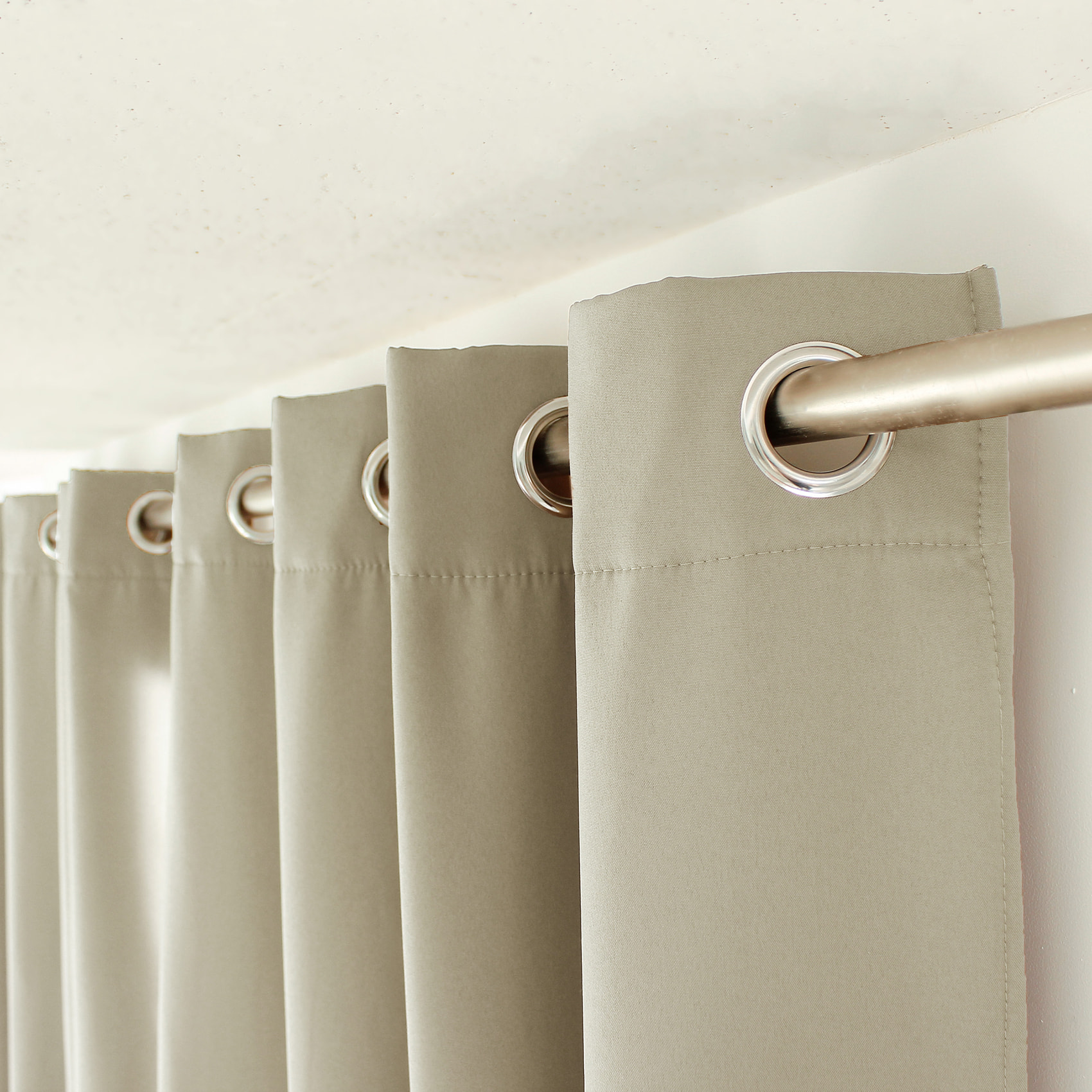 Rideau uni à oeillets - Taupe