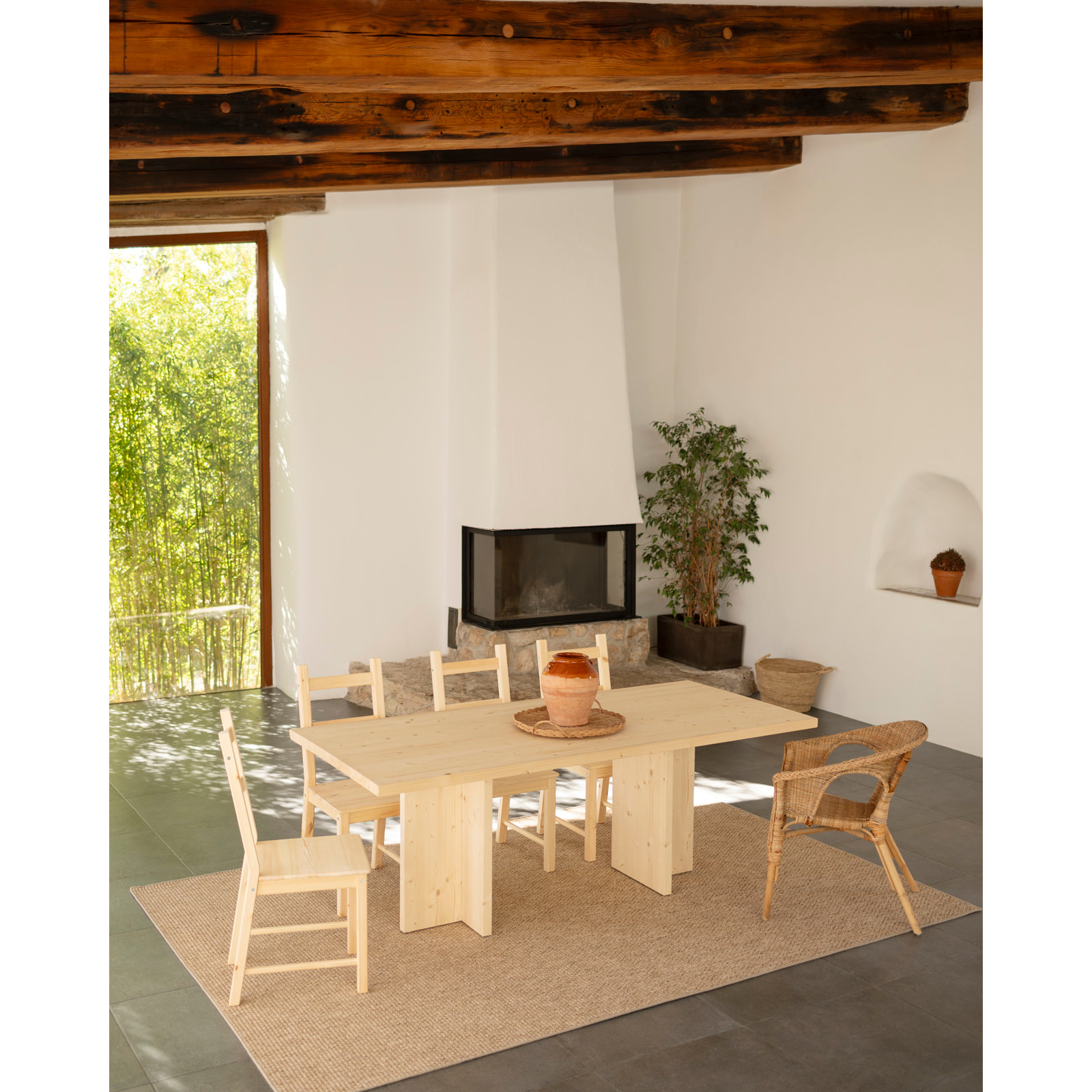 Table à manger en bois massif ton naturel en différentes tailles