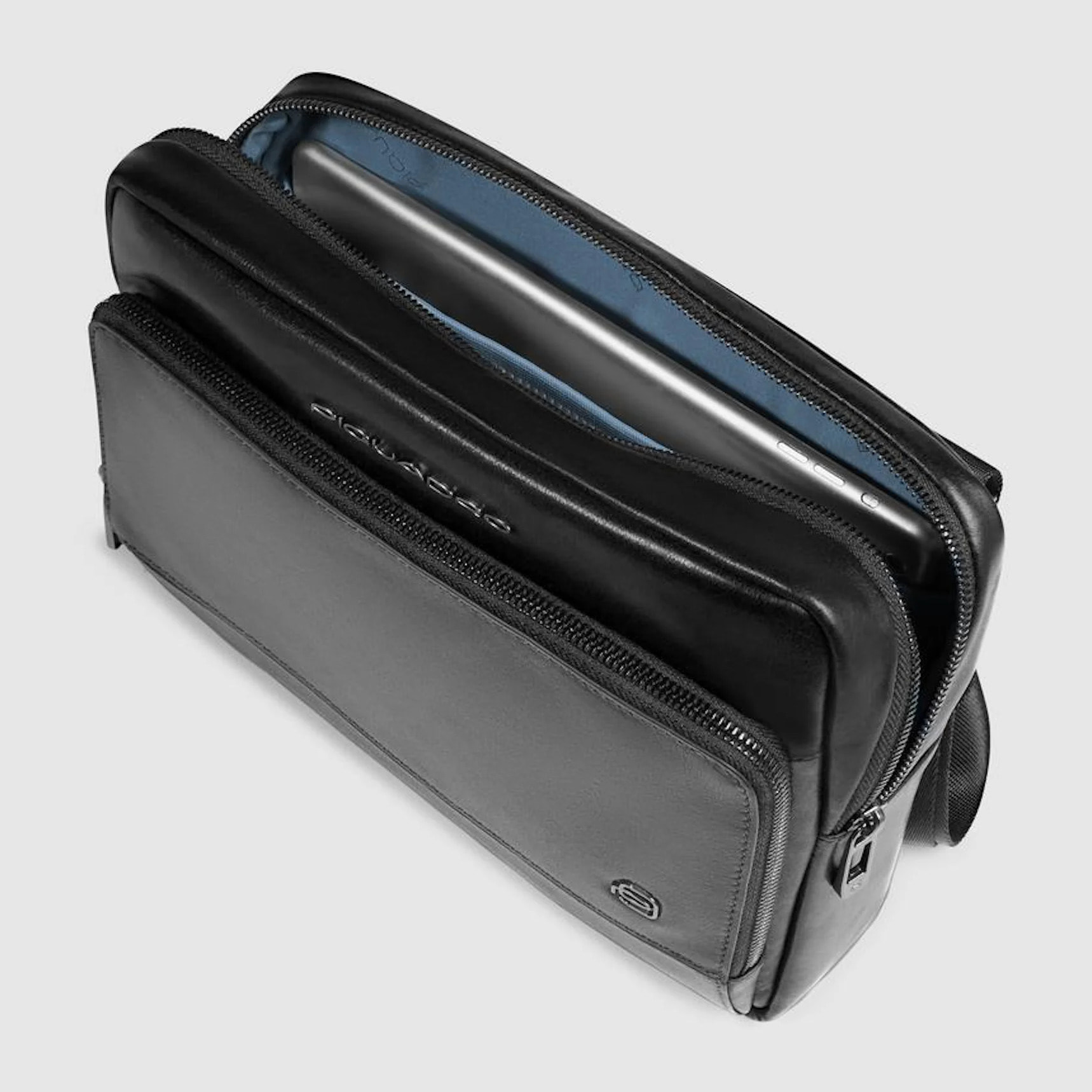 Piquadro Borsello in pelle porta iPad®, schermato con protezione RFID