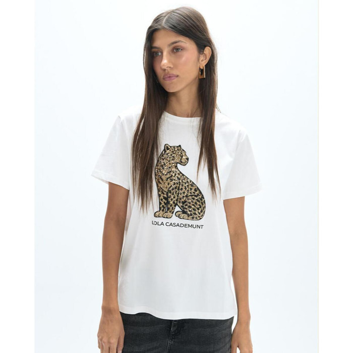 T-shirt girocollo con spacchi laterali e paillettes leopardate posizionate strategicamente