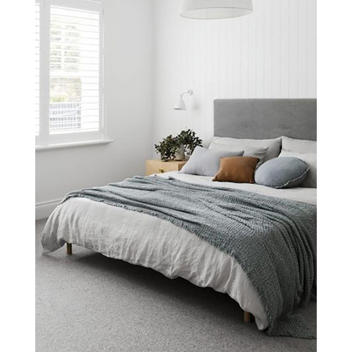 Tête de lit rembourrée en polyester avec boutons gris de différentes tailles