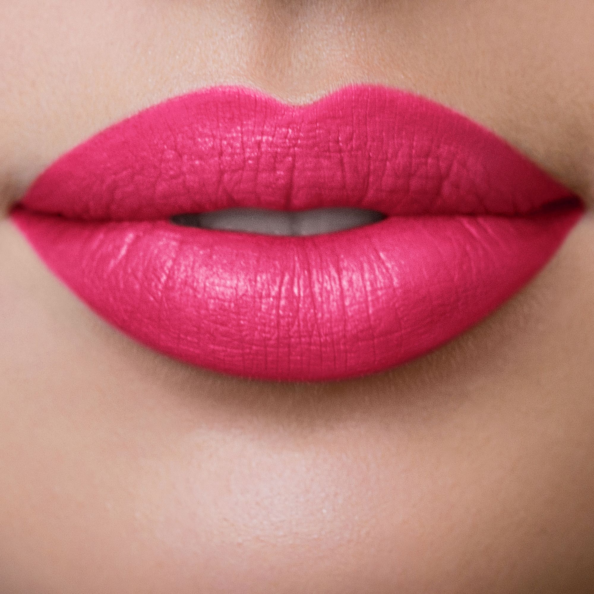 LIP SHOT Rossetto satinato dalla texture leggera ed avvolgente