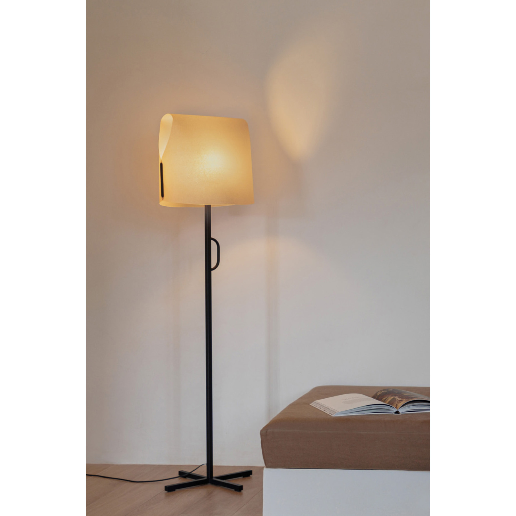 LUANG Lampadaire noire/camel