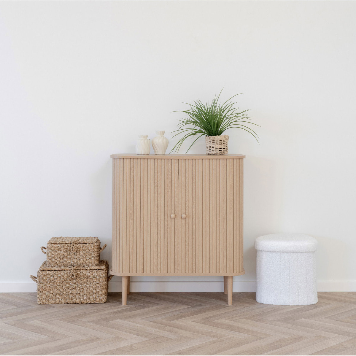 Nikko - Credenza bassa con 2 ante in MDF e pino naturale 80x40x87 cm