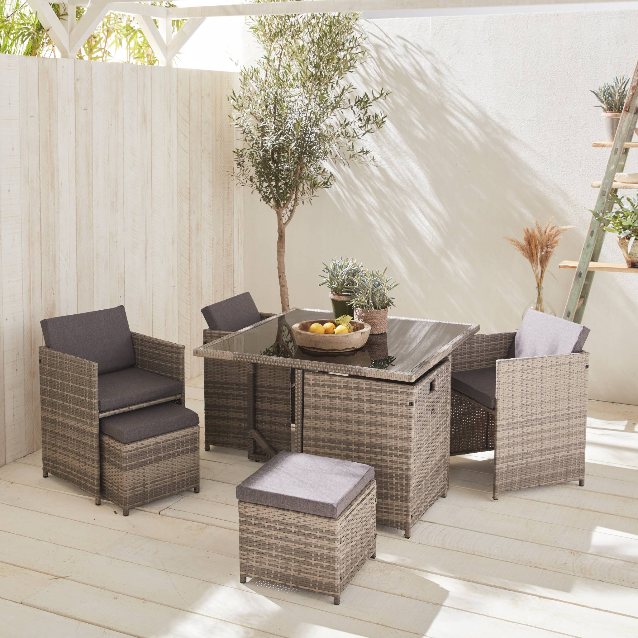 Table de jardin encastrable résine tressée + 8 assises + Housse de protection coussins gris chiné. table encastrable